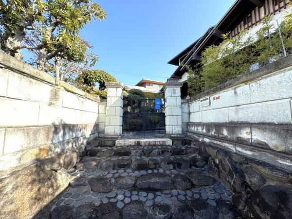 10LDK House on 624sqm Corner Lot in Hirakata, Osaka - Thumbnail 2