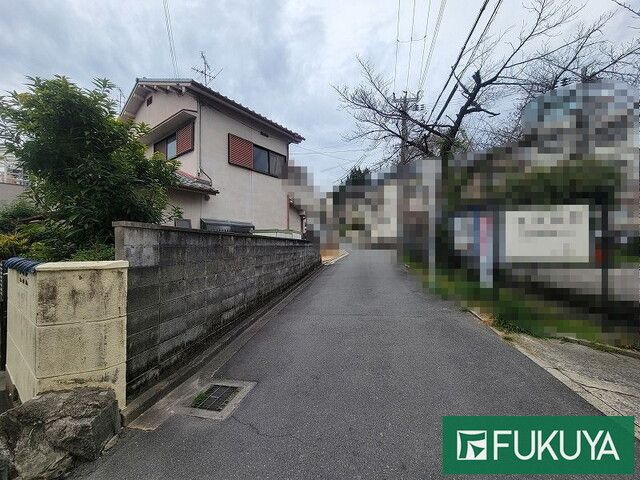4DK Detached House for Sale in Suita, Osaka - 12 Min Walk to JR Suita Station - Thumbnail 3