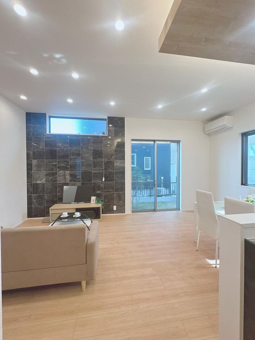 Modern 3LDK House in Wakayama City with Walk-in Closet - Thumbnail 3