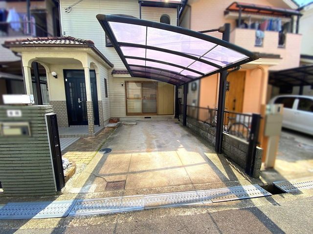 4LDK Terrace House for Sale Near Kusuba Station, Hirakata - Thumbnail 2