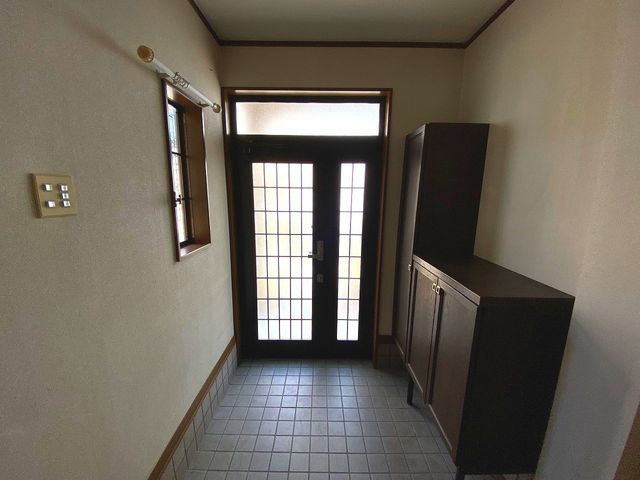 4LDK Terrace House for Sale Near Kusuba Station, Hirakata - Thumbnail 4