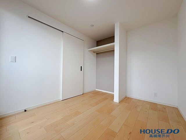 New 3-Story House with Seismic Dampers in Takatsuki, Osaka - Thumbnail 4