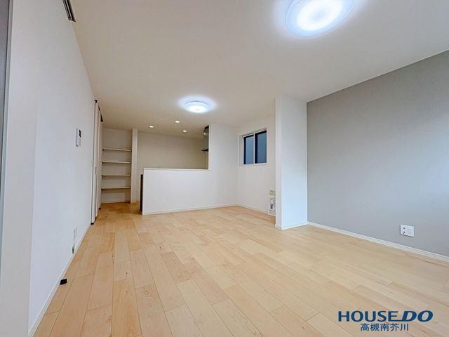 New 3-Story House with Seismic Dampers in Takatsuki, Osaka - Thumbnail 3