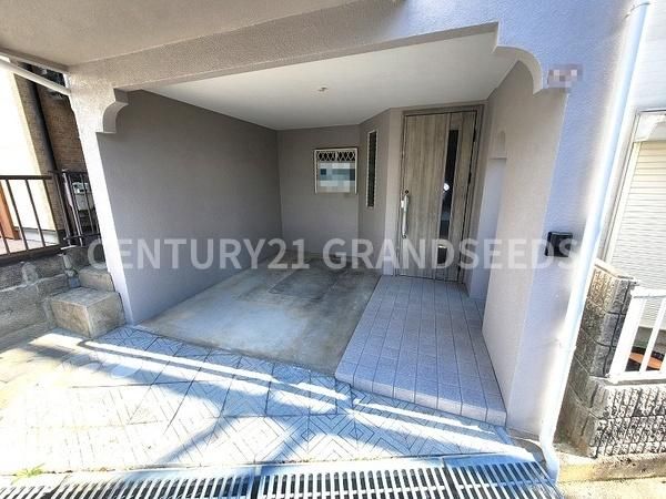Renovated 2SLDK House for Sale in Takatsuki, Osaka - Thumbnail 2
