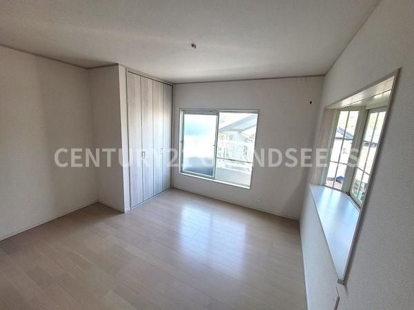 Renovated 2SLDK House for Sale in Takatsuki, Osaka - Thumbnail 4