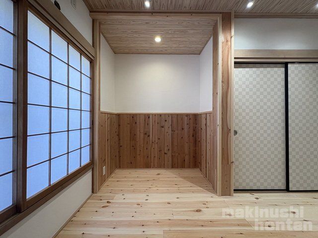 Renovated 3LDK House with Natural Materials in Habikino, Osaka - Thumbnail 3