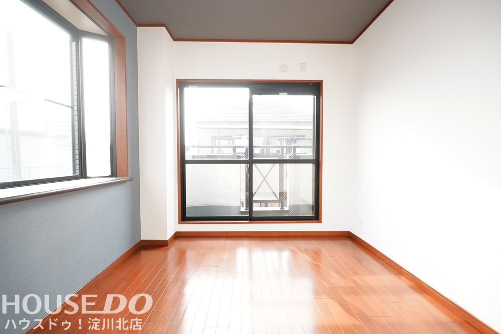 Renovated 3-Storey Corner House near Kanzakigawa Station, Osaka - Thumbnail 4