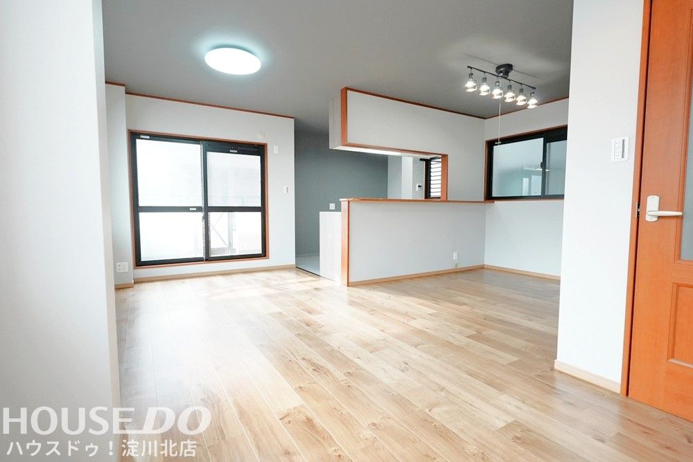 Renovated 3-Storey Corner House near Kanzakigawa Station, Osaka - Thumbnail 2