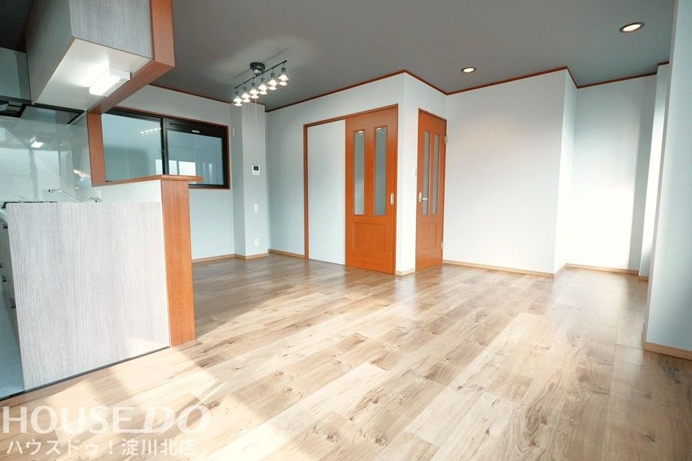 Renovated 3-Storey Corner House near Kanzakigawa Station, Osaka - Thumbnail 3