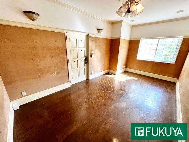 127-Year-Old Wooden House in Kobe's Historic Kitano District - Thumbnail 4