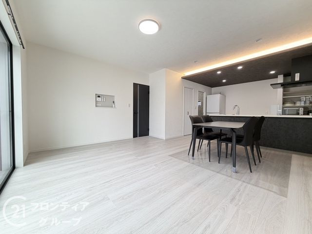 Modern 3SLDK Detached House for Sale in Sakai, Osaka - Thumbnail 3