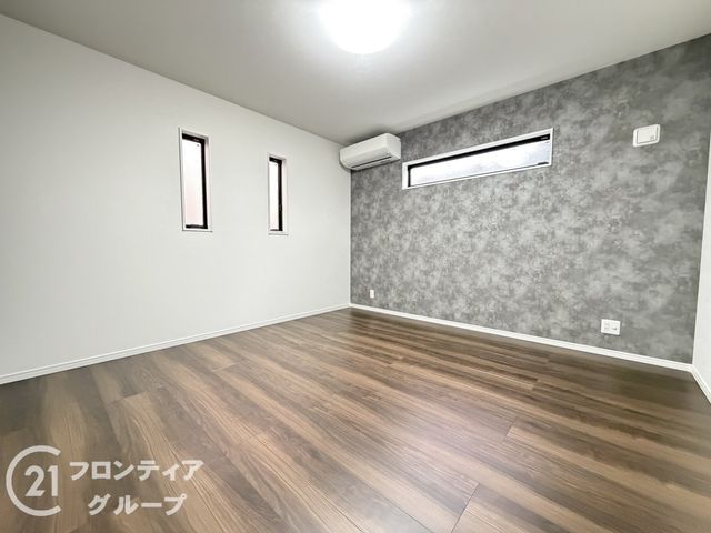 Modern 3SLDK Detached House for Sale in Sakai, Osaka - Thumbnail 2