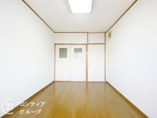 5LDK RC Home Near Ishikiri Station in Higashiosaka - Thumbnail 3