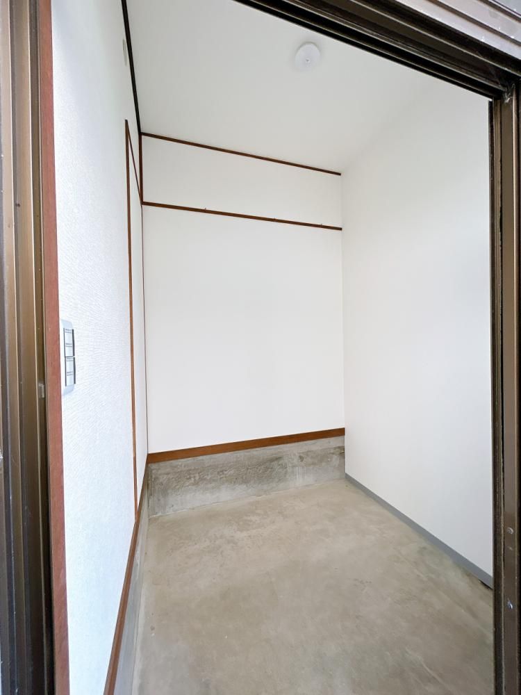 Renovated 6DK House with Outbuilding in Minamisatsuma, Kagoshima - Thumbnail 3