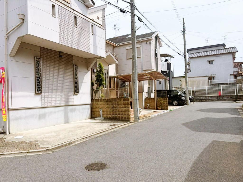 Renovated 4LDK House for Sale in Habikino, Osaka - Thumbnail 2