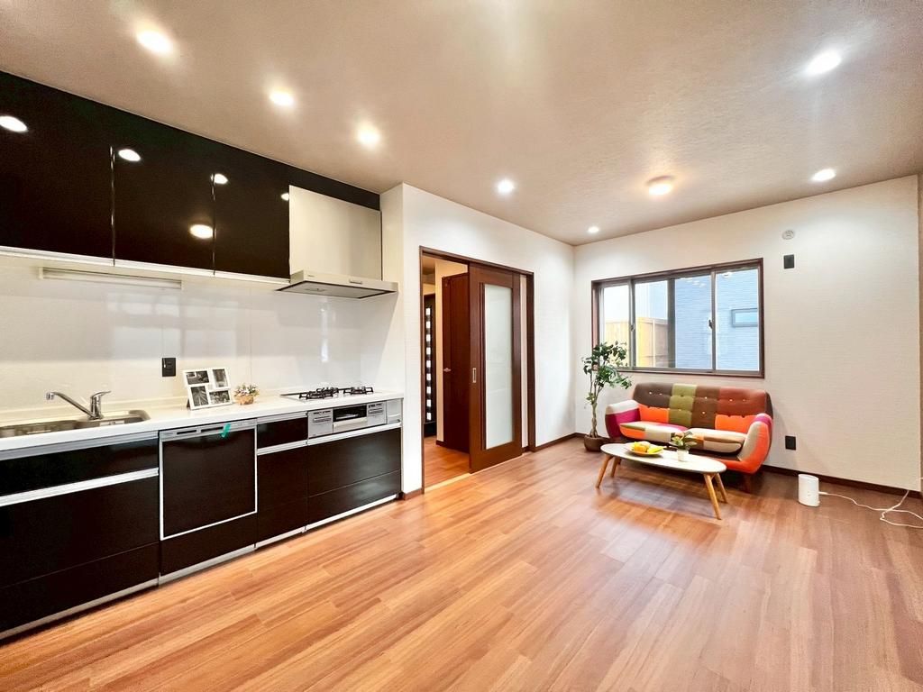 Renovated 3LDK Detached House Near Suwanomori Station, Sakai - Thumbnail 3