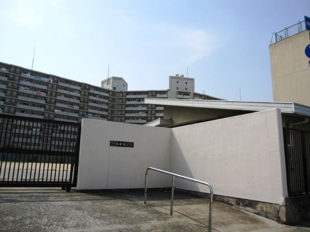 Renovated 2LDK Townhouse in Miyakojima-ku, Osaka - 101 sqm - Thumbnail 2