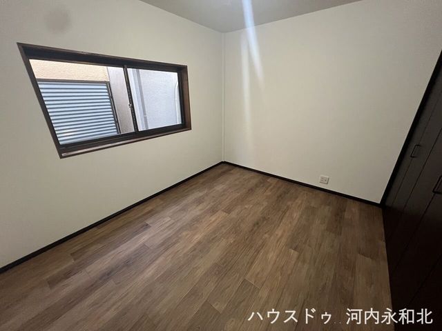 Renovated 3-Story Steel House with Garage in Higashiosaka - Thumbnail 3