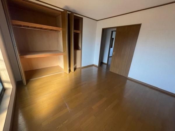 4SLDK Detached House for Sale in Kadoma, Osaka | Built-in Garage - Thumbnail 2