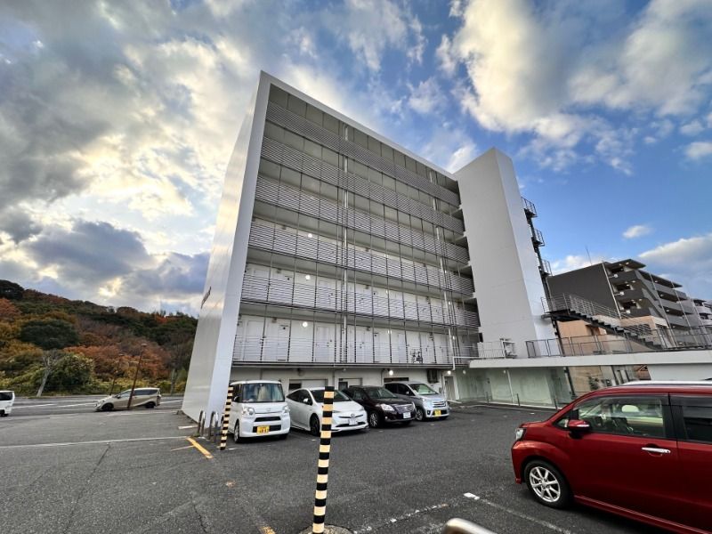 2LDK Apartment for Rent in Wakamatsu-ku, Kitakyushu - Thumbnail 3