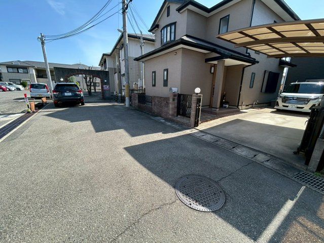 4LDK House in Himeji with 2021 Renovations & Carport - Thumbnail 3