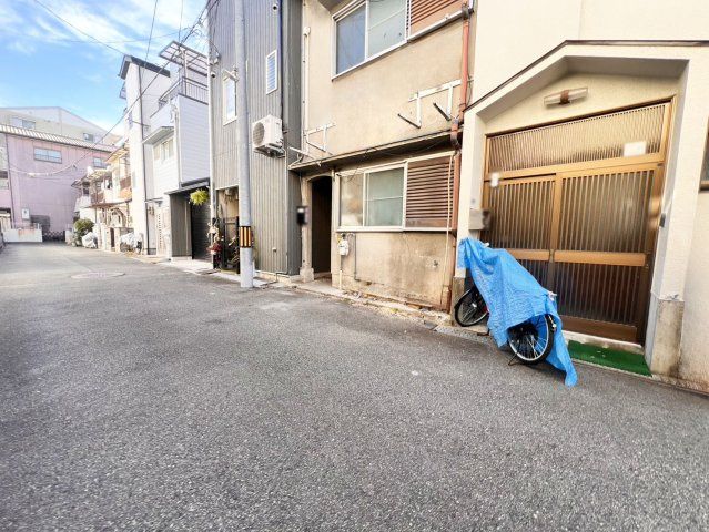5DK Terraced House for Sale in Toyonaka, Osaka - Thumbnail 2