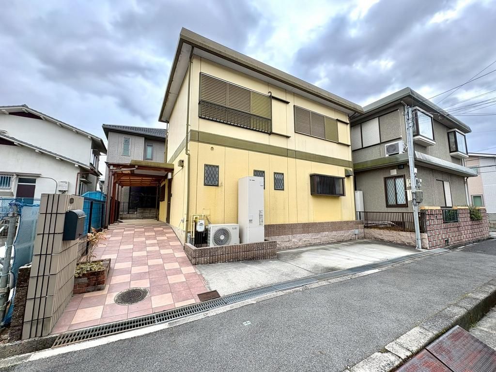 3DK House for Sale in Hirakata, Osaka - 92.21m² - Thumbnail 2