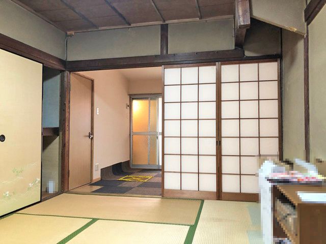 1934-Built 5K Terrace House for Sale in Amagasaki, Hyogo - Thumbnail 2