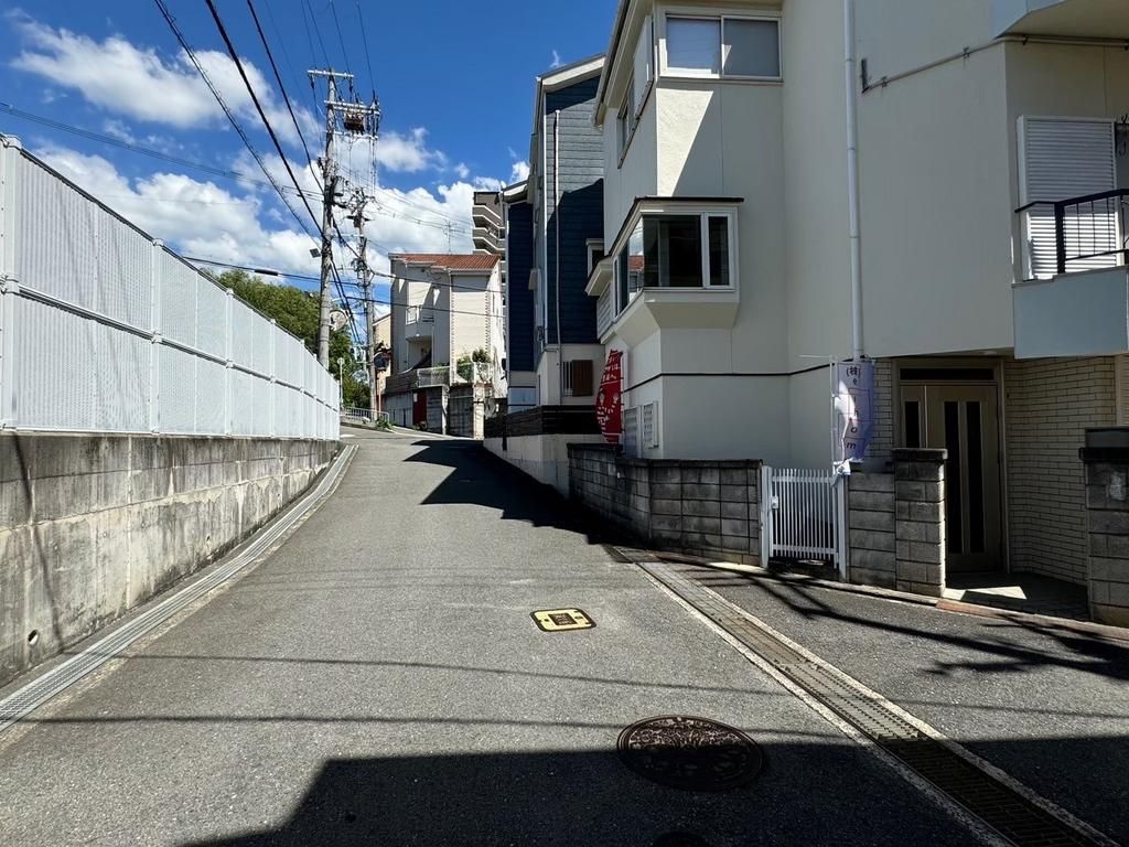 Renovated 5LDK House with Garage in Shijonawate, Osaka - Thumbnail 2