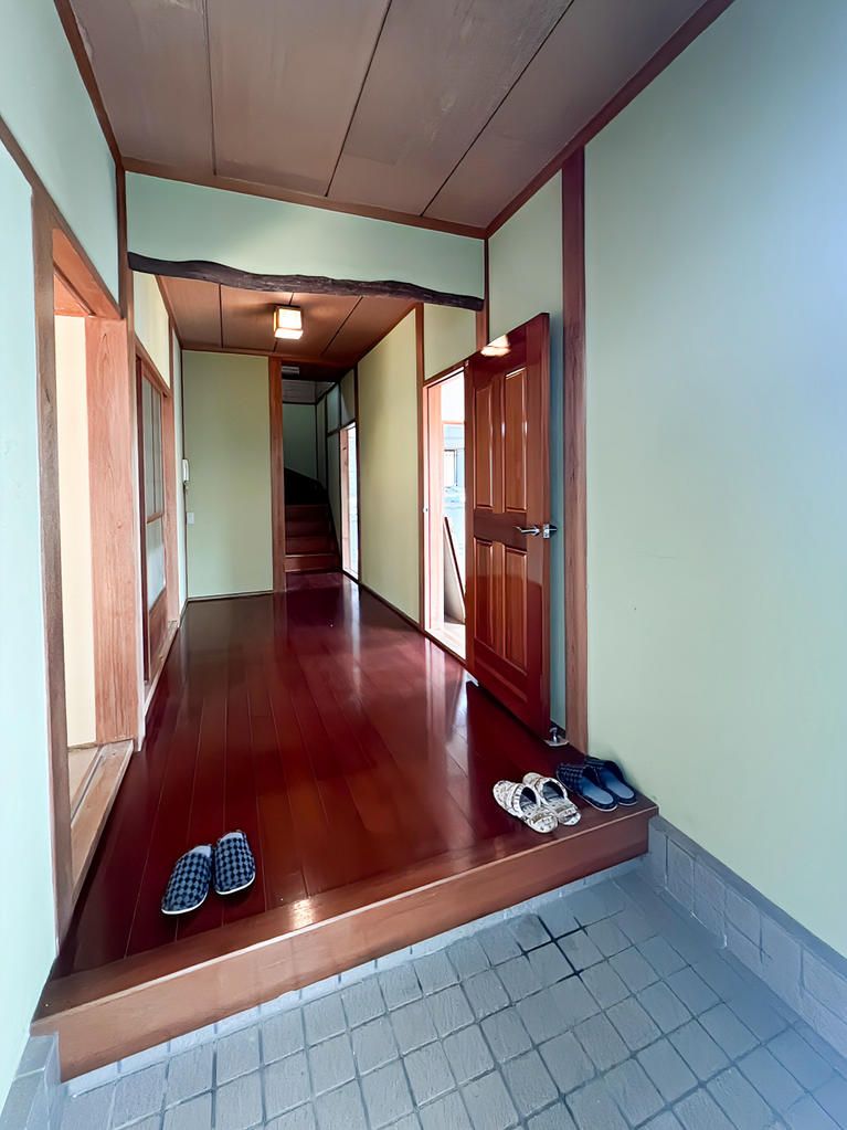 5LDK Detached House for Sale in Hannan City, Osaka - Thumbnail 2