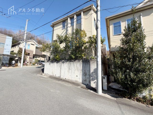 Modern 4LDK House for Sale in Nishinomiya, Hyogo - Thumbnail 2