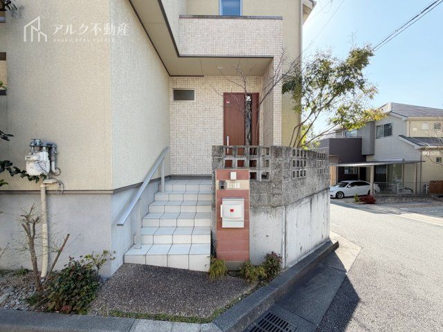 Modern 4LDK House for Sale in Nishinomiya, Hyogo - Thumbnail 4