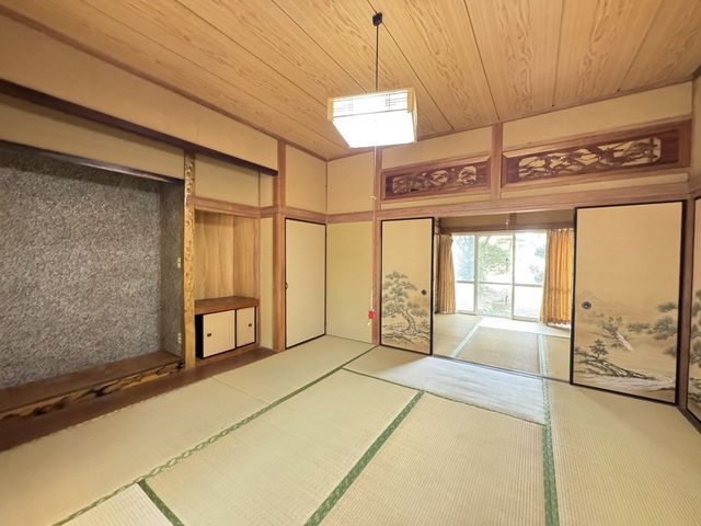 Used 5DK House for Sale in Usuki, Oita - 118 sqm on 1074 sqm Land - Thumbnail 2