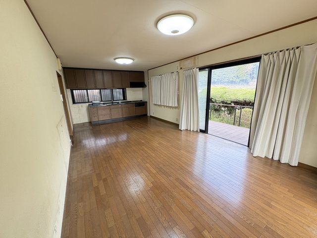 3LDK Detached House in Himeji with South-Facing Garden - Thumbnail 4