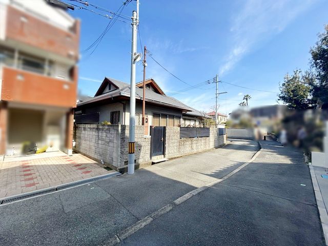 3LDK Single-Story House for Sale in Toyonaka, Osaka - Thumbnail 2
