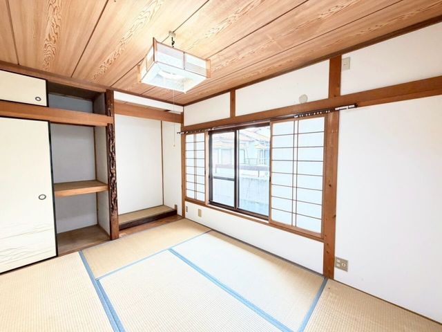 5DK Detached House for Sale in Takarazuka, Osaka - Near Kita-Shinoda Station - Thumbnail 2
