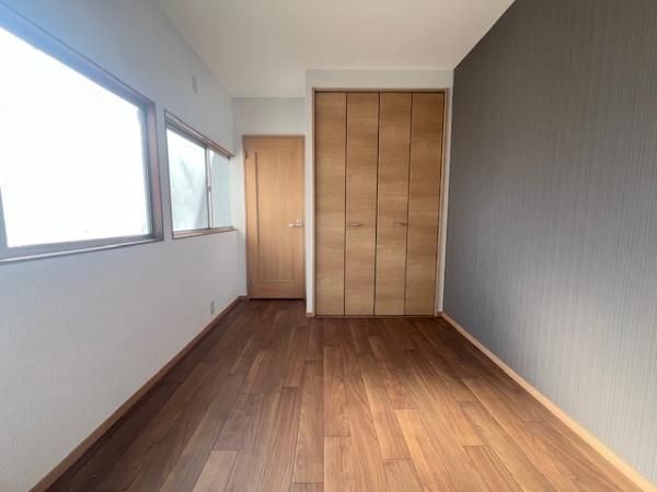 Renovated 2LDK House for Sale in Higashiosaka, Osaka - Thumbnail 3