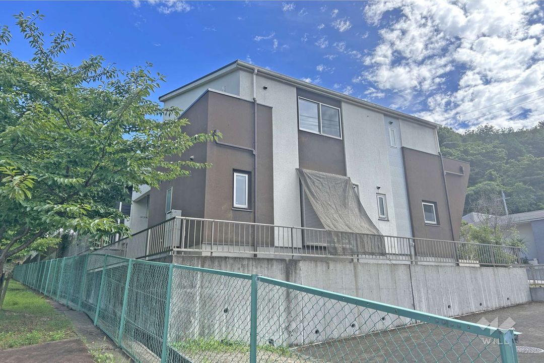 4LDK Family Home with Double-Height Ceiling in Inagawa, Hyogo - Thumbnail 3