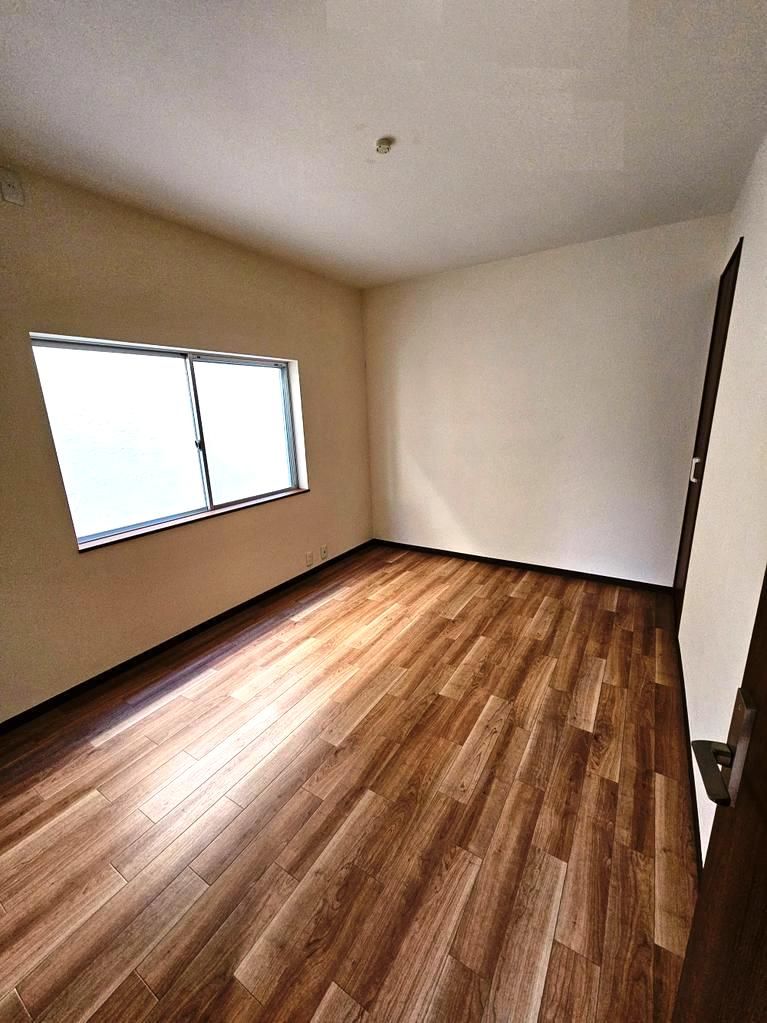 Renovated 4DK House for Sale in Suminoe-ku, Osaka - Thumbnail 3