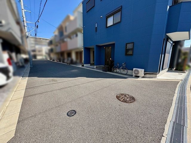 Modern 4LDK Detached House for Sale in Tsurumi Ward, Osaka - Thumbnail 2