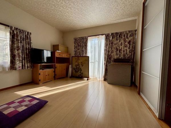 4LDK House for Sale in Sakuragaoka, Kobe - 154.62 sqm on 263.61 sqm Land - Thumbnail 3