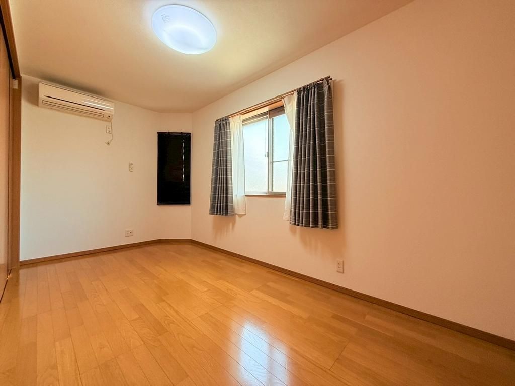 Renovated 4LDK Corner Lot House for Sale in Osaka's Hirano Ward - Thumbnail 4