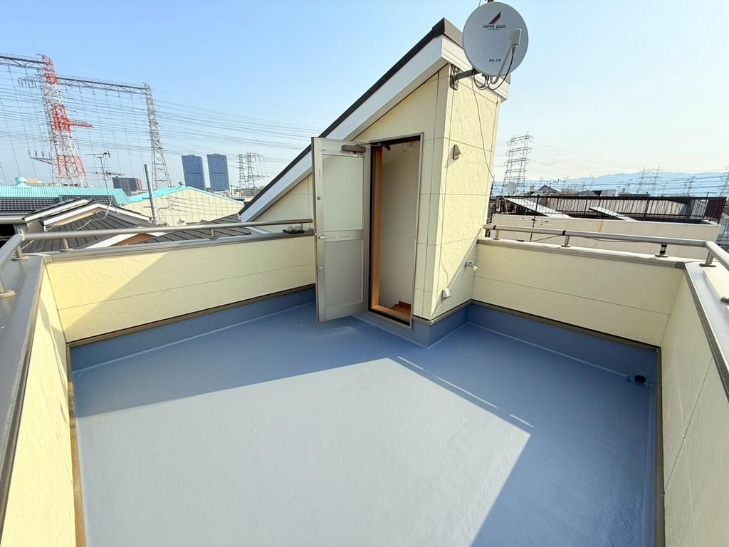 Renovated 4LDK Corner Lot House for Sale in Osaka's Hirano Ward - Thumbnail 2