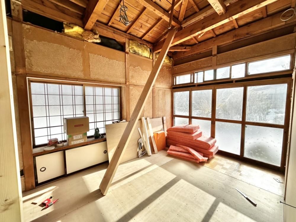 Renovated 4LDK House with Garage in Muroran, Hokkaido - Thumbnail 3