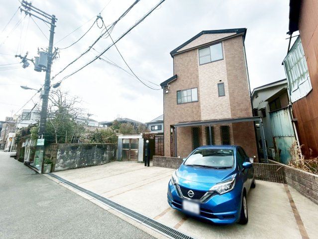 6LDK House for Sale in Konohana Ward, Osaka with 4-Car Parking - Thumbnail 2