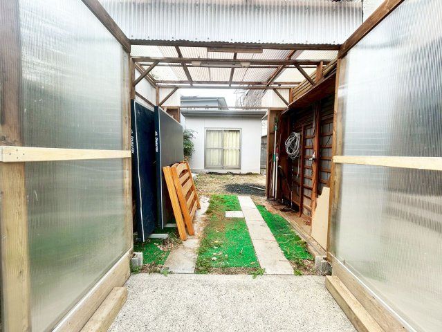 6LDK House for Sale in Konohana Ward, Osaka with 4-Car Parking - Thumbnail 3