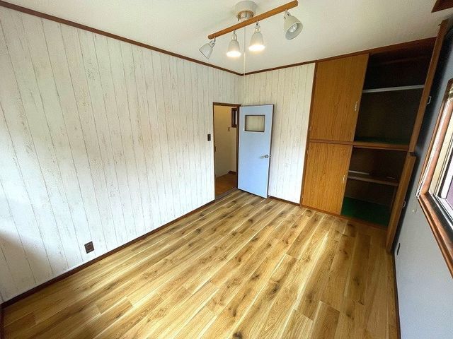 4DK Detached House for Sale in Hirakata, Osaka - 75.33 sqm - Thumbnail 2