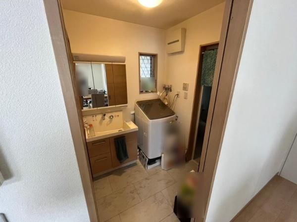 4LDK Detached House for Sale in Neyagawa, Osaka - Thumbnail 3