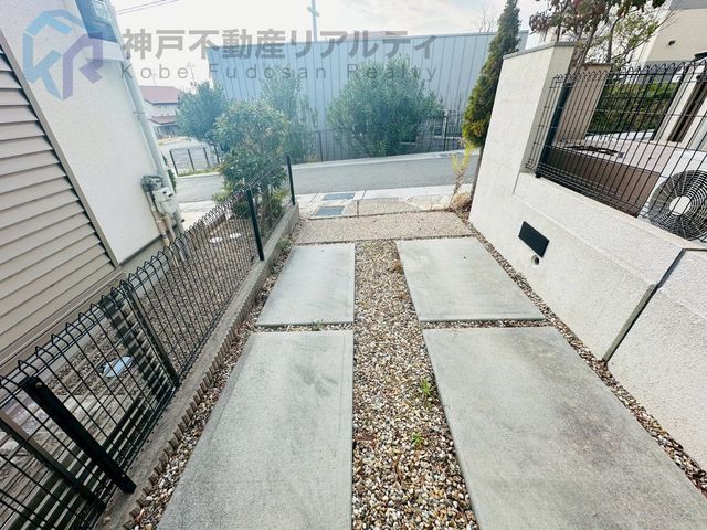 Modern 3LDK House in Kobe's Shioya District | 9-Min Walk to Station - Thumbnail 3