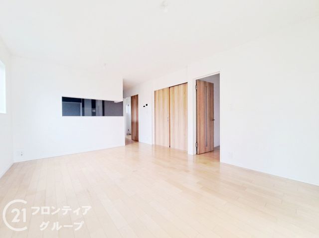 5LDK House for Sale in Himeji, Hyogo - 104 sqm - Thumbnail 2